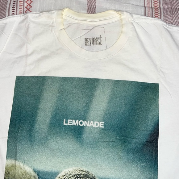 Beyoncé Lemonade Album Tee - Picture 2 of 4